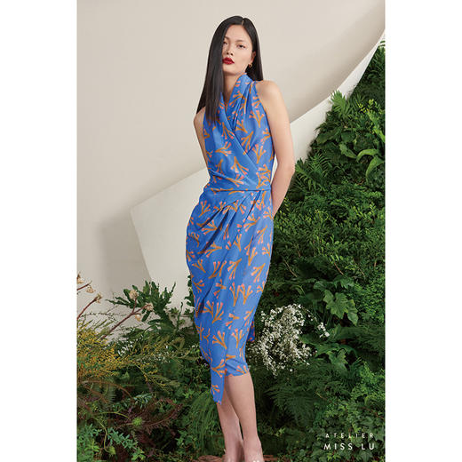 【潘思帕国王】大鹿藻立裁垂皱腰间系带海蓝真丝裹身连衣裙/0000703C 商品图2