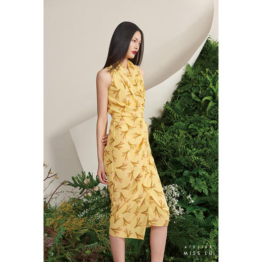 【潘思帕国王】大鹿藻立裁垂皱腰间系带柠檬黄真丝裹身连衣裙/0000703F 商品图2