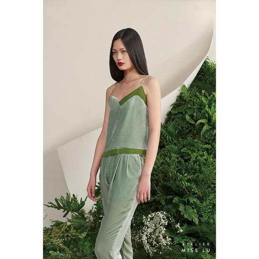 【葡萄风信子】领口曲线拼接海松绿真丝丝绒吊带上衣/00179 商品图1