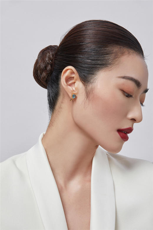 Pearl moments 天空蓝托帕石耳夹 商品图4