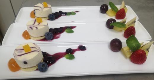 蓝莓慕斯蛋糕配水果 商品图0