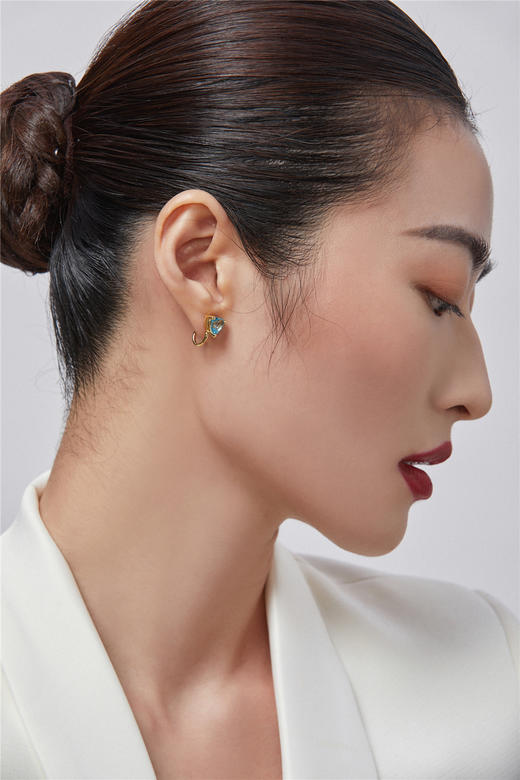 Pearl moments 天空蓝托帕石耳夹 商品图3