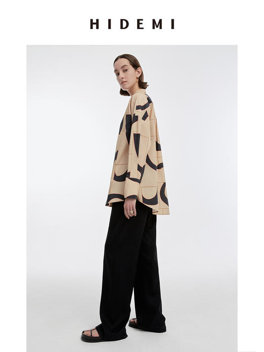 HIDEMI 几何设计感印花圆领简约衬衫 商品图5