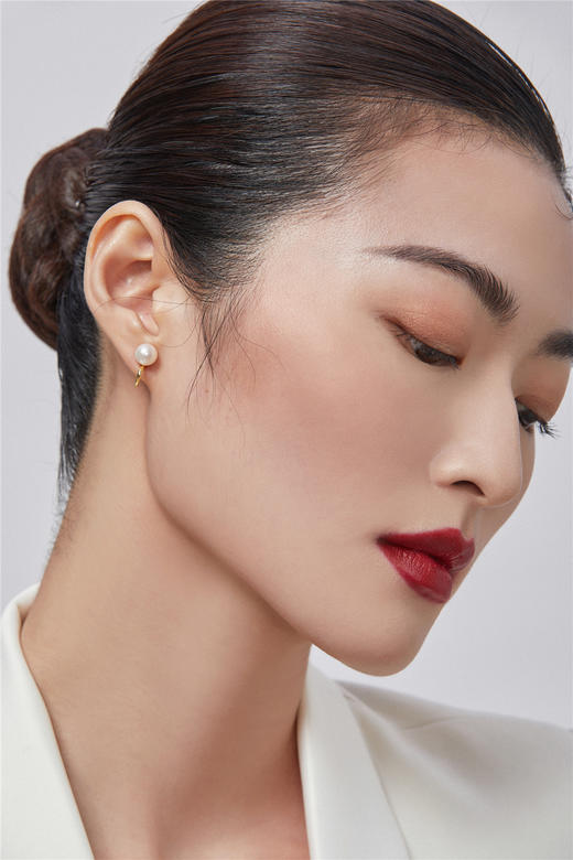 Pearl moments 天空蓝托帕石耳夹 商品图5