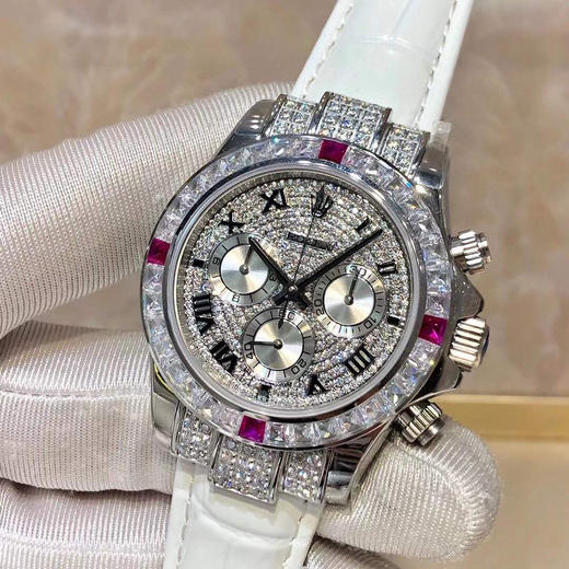 zui高品质劳力士满钻迪通拿密镶116599满天星到货，圈口镶嵌60颗梯形方钻，12颗蓝色宝石号称“十二蓝宝”，这款腕表最大的亮点莫过于表圈上的12颗精美方形蓝宝石 商品图13