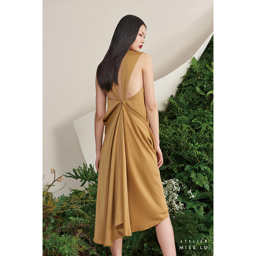 【木本曼陀罗】古铜黄后背V字镂空立裁设计中长款连衣裙/0000659 商品图2