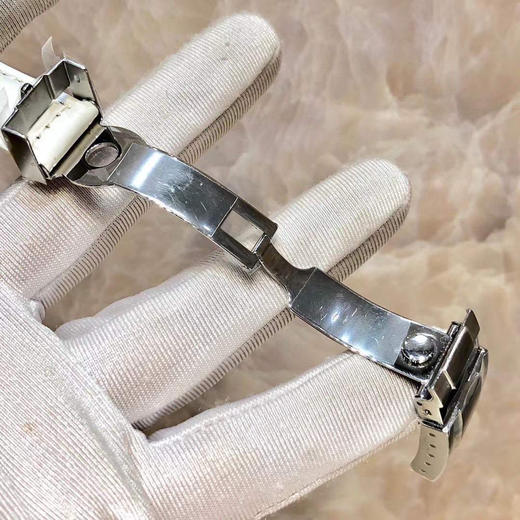 zui高品质劳力士满钻迪通拿密镶116599满天星到货，圈口镶嵌60颗梯形方钻，12颗蓝色宝石号称“十二蓝宝”，这款腕表最大的亮点莫过于表圈上的12颗精美方形蓝宝石 商品图9