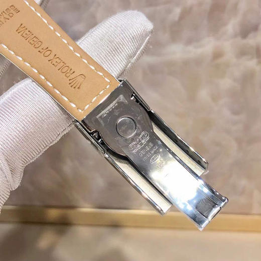 zui高品质劳力士满钻迪通拿密镶116599满天星到货，圈口镶嵌60颗梯形方钻，12颗蓝色宝石号称“十二蓝宝”，这款腕表最大的亮点莫过于表圈上的12颗精美方形蓝宝石 商品图10