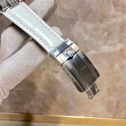 zui高品质劳力士满钻迪通拿密镶116599满天星到货，圈口镶嵌60颗梯形方钻，12颗蓝色宝石号称“十二蓝宝”，这款腕表最大的亮点莫过于表圈上的12颗精美方形蓝宝石 商品图11