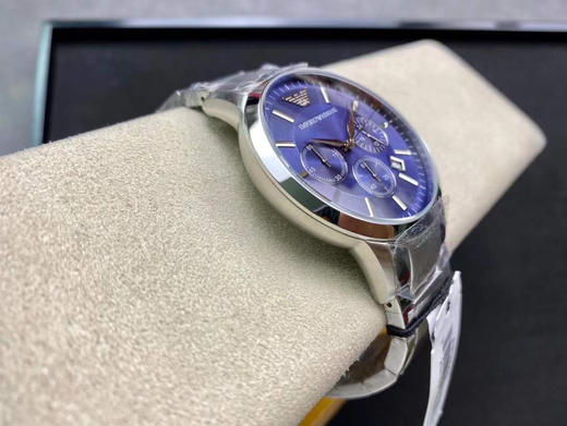 原单 Armani阿玛尼 型号：AR2448尺寸：43mm*12mm多功能三眼计时情侣腕表。 搭载多功能跑秒石英机芯强大的分针计时/秒表计时/24小时同步 商品图7