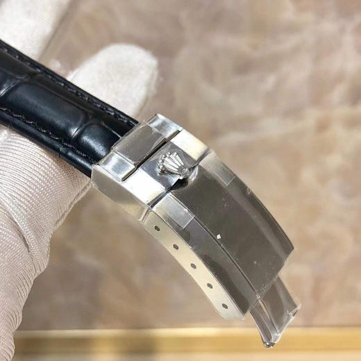 zui高品质劳力士满钻迪通拿密镶116599满天星到货，圈口镶嵌60颗梯形方钻，12颗蓝色宝石号称“十二蓝宝”，这款腕表最大的亮点莫过于表圈上的12颗精美方形蓝宝石 商品图9