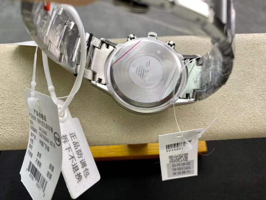 原单 Armani阿玛尼 型号：AR2448尺寸：43mm*12mm多功能三眼计时情侣腕表。 搭载多功能跑秒石英机芯强大的分针计时/秒表计时/24小时同步 商品图4