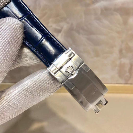 zui高品质劳力士满钻迪通拿密镶116599满天星到货，圈口镶嵌60颗梯形方钻，12颗蓝色宝石号称“十二蓝宝”，这款腕表最大的亮点莫过于表圈上的12颗精美方形蓝宝石 商品图11