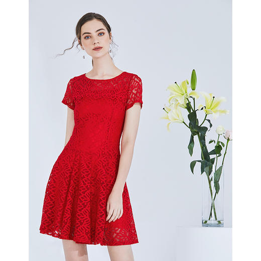 EITIE爱特爱女装夏季新品优雅蕾丝钩花皱褶A字裙中腰连衣裙5707412 商品图3