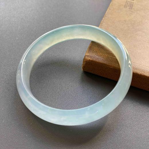 冰种淡晴水飘花翡翠手镯58 商品图1