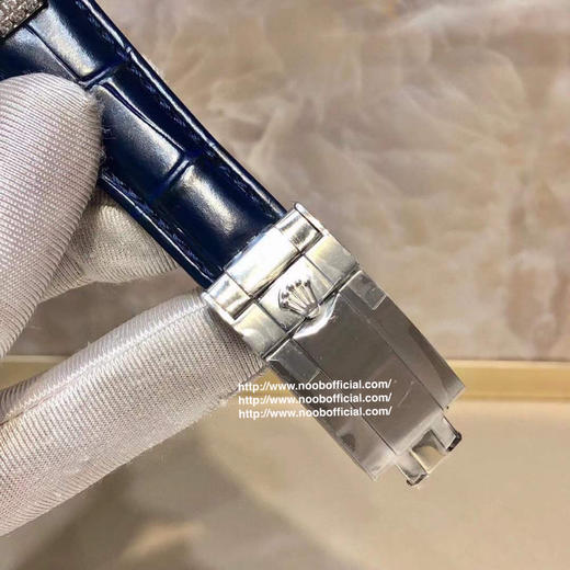 zui高品质劳力士满钻迪通拿密镶116599满天星到货，圈口镶嵌60颗梯形方钻，12颗蓝色宝石号称“十二蓝宝”，这款腕表最大的亮点莫过于表圈上的12颗精美方形蓝宝石 商品图6