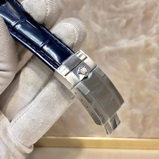 zui高品质劳力士满钻迪通拿密镶116599满天星到货，圈口镶嵌60颗梯形方钻，12颗蓝色宝石号称“十二蓝宝”，这款腕表最大的亮点莫过于表圈上的12颗精美方形蓝宝石 商品图10