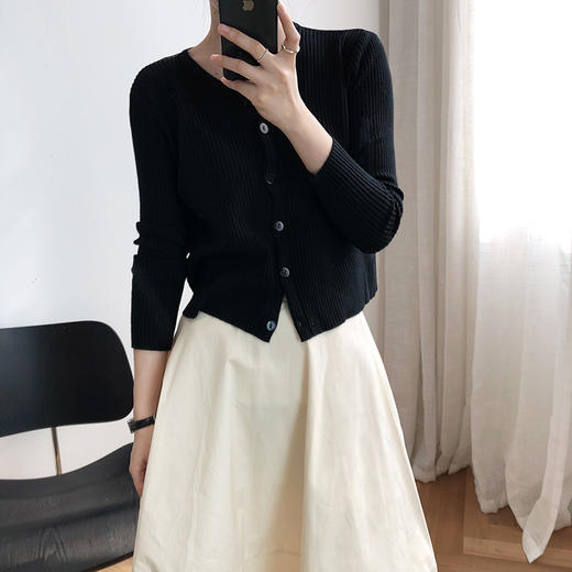 【超显瘦】小高腰短款针织衫 螺纹坑条设计 质感敲棒！ 商品图5