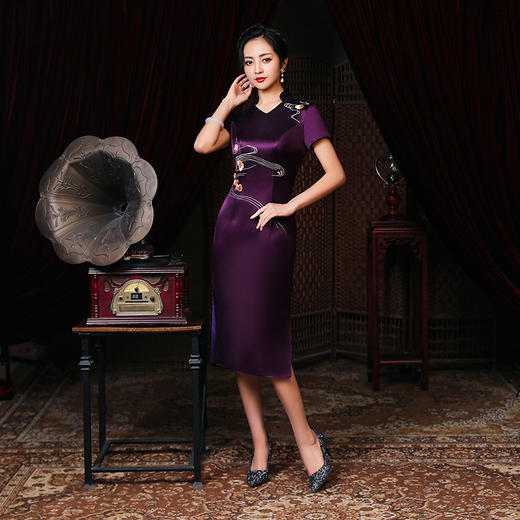 上海旗袍厂LHS-20051新款喜妈妈婚宴旗袍春装紫色绣花修身旗袍中长款喜婆婆婚庆连衣裙 商品图0