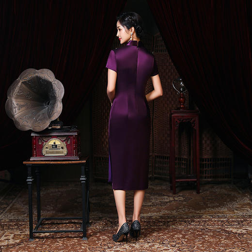 上海旗袍厂LHS-20051新款喜妈妈婚宴旗袍春装紫色绣花修身旗袍中长款喜婆婆婚庆连衣裙 商品图3