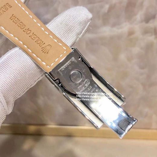 zui高品质劳力士满钻迪通拿密镶116599满天星到货，圈口镶嵌60颗梯形方钻，12颗蓝色宝石号称“十二蓝宝”，这款腕表最大的亮点莫过于表圈上的12颗精美方形蓝宝石 商品图3