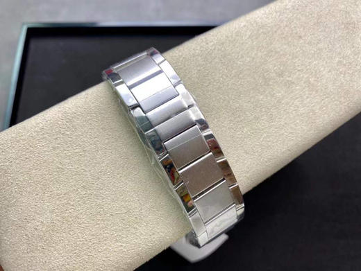 原单 Armani阿玛尼 型号：AR2448尺寸：43mm*12mm多功能三眼计时情侣腕表。 搭载多功能跑秒石英机芯强大的分针计时/秒表计时/24小时同步 商品图3