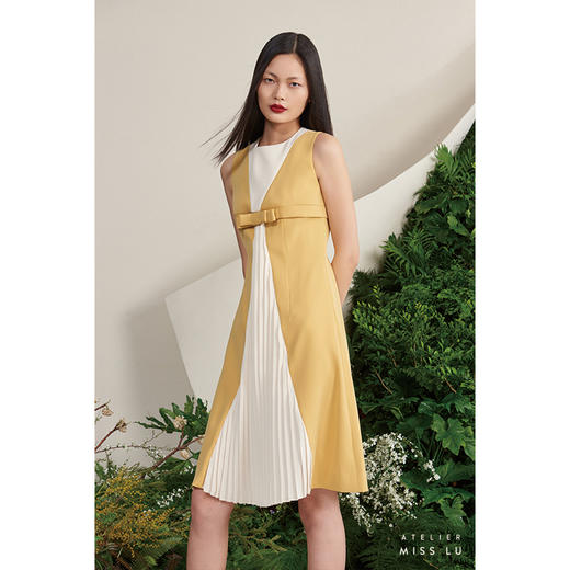 【巴黎野蔷薇】奶黄米白撞色流畅V字设计褶皱连衣裙/0000697 商品图1