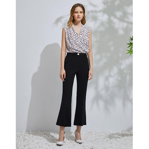 EITIE爱特爱春季新款洋气复古V领一片式包肩袖印花显瘦短上衣 商品图1