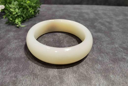【御珠宫坊·传承系列】糖白玉手镯61.5mm 商品图1