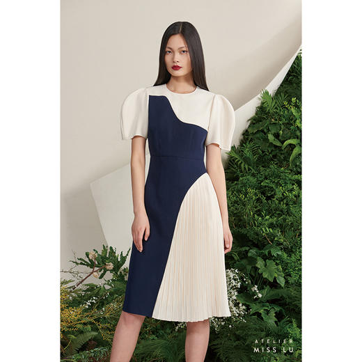 【玛丽假期】不规则藏青米白撞色泡泡袖褶皱连衣裙/0000651A 商品图1