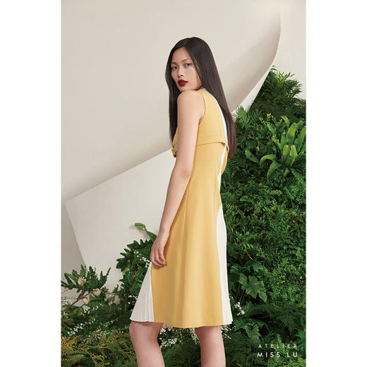 【巴黎野蔷薇】奶黄米白撞色流畅V字设计褶皱连衣裙/0000697 商品图2