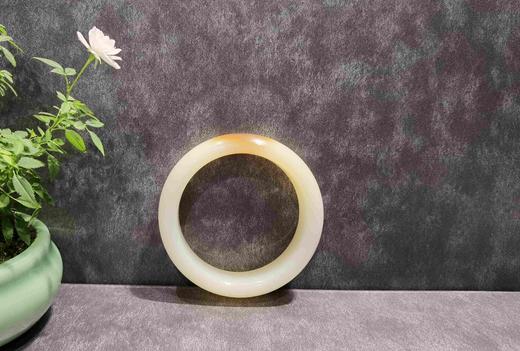 【御珠宫坊·传承系列】糖白玉手镯61.5mm 商品图3