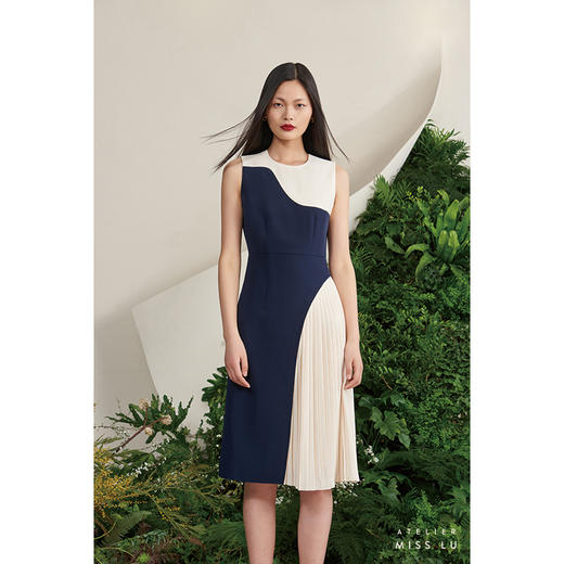 【法兰西多士】不规则藏青米白撞色褶皱连衣裙/0000650A 商品图1