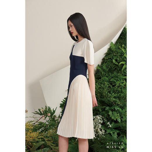 【玛丽假期】不规则藏青米白撞色泡泡袖褶皱连衣裙/0000651A 商品图2