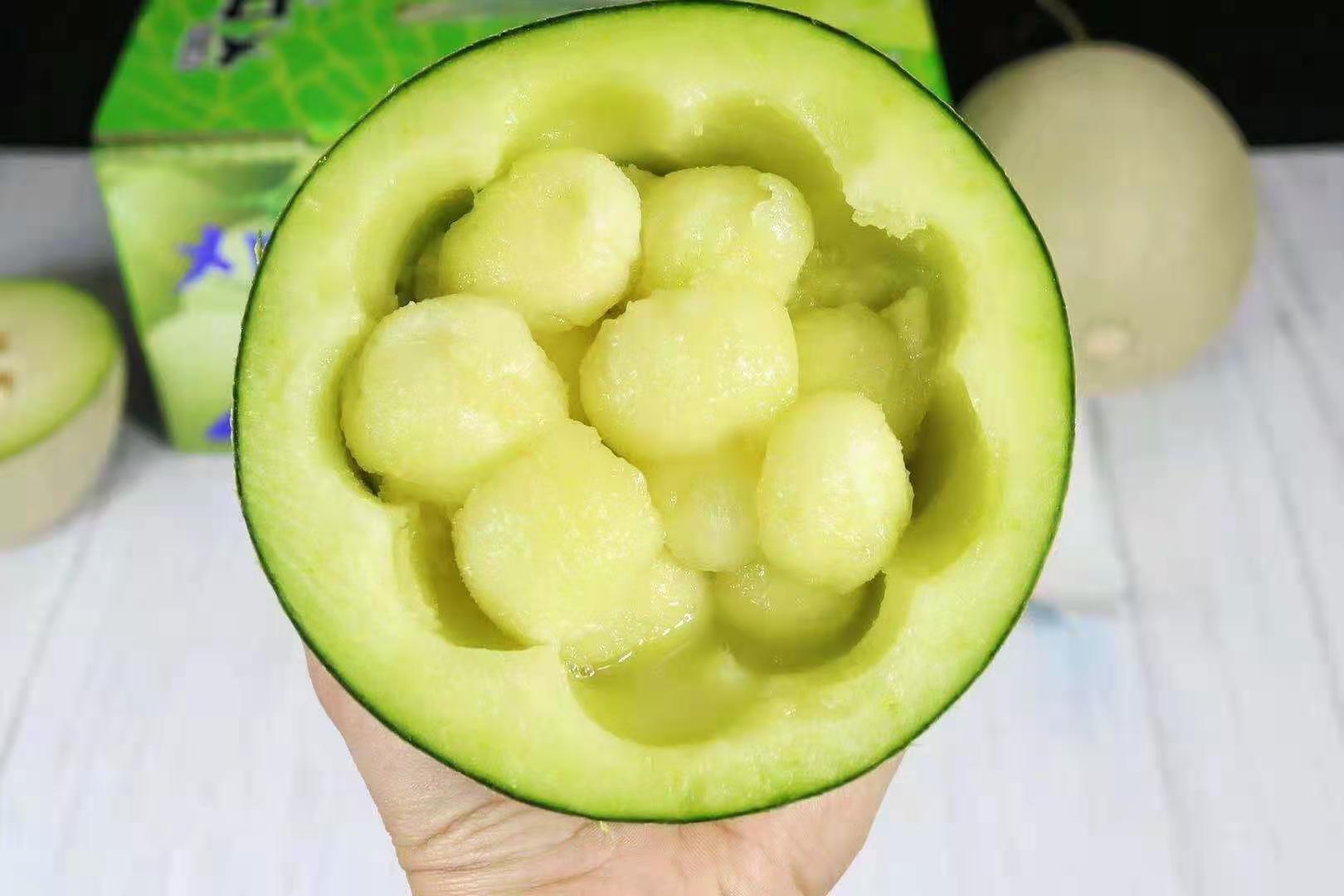 冰淇淋蜜瓜冰淇淋网纹蜜瓜硬着吃脆甜爽口非常解腻稍放一放等待瓜柄处