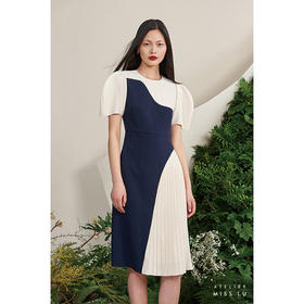 【玛丽假期】不规则藏青米白撞色泡泡袖褶皱连衣裙/0000651A