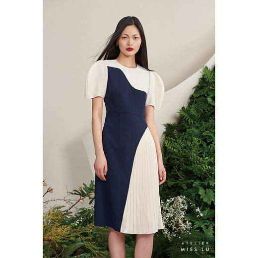 【玛丽假期】不规则藏青米白撞色泡泡袖褶皱连衣裙/0000651A 商品图0