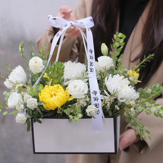 菊花混搭手提花盒-清明节中元节重阳节踏青扫墓祭祀悼念祭拜先人用花 商品图0