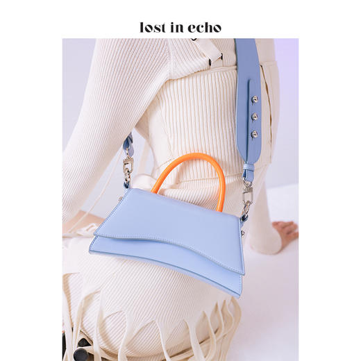 lost in echo 设计师 新款 小号巴雷特奶嘴钉装饰挎包天蓝色 商品图3