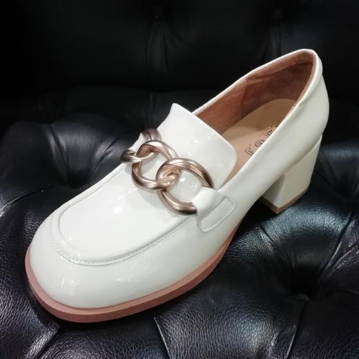 LFGJ 12701 春季新款英伦风复古时尚金属扣中粗跟女单鞋 商品图0