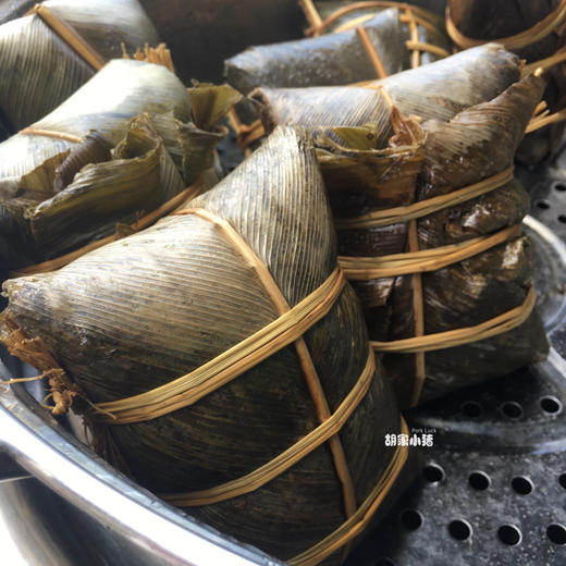 【胡家小猪】300-350克【鲜肉粽】布依苗族手工传承 内含糯谷草 商品图1