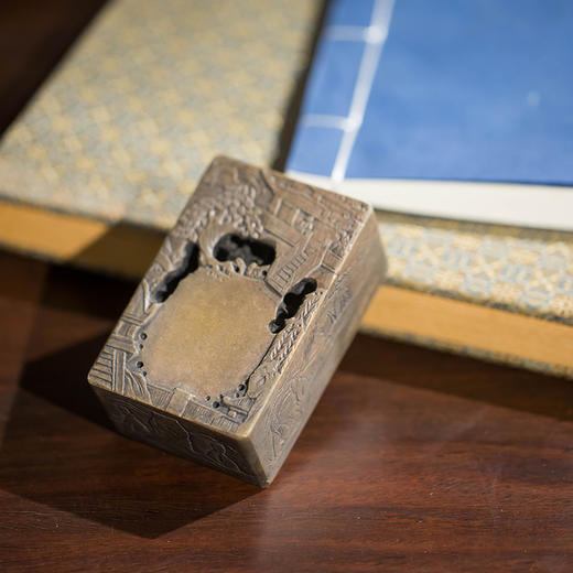 清代 满工山水楼阁人物随身砚台（红木座） 商品图1