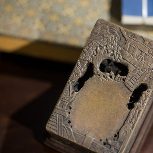 清代 满工山水楼阁人物随身砚台（红木座） 商品图2