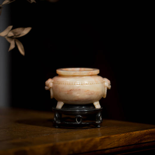 清代 寿山石狮耳三足香炉（红木座） 商品图1