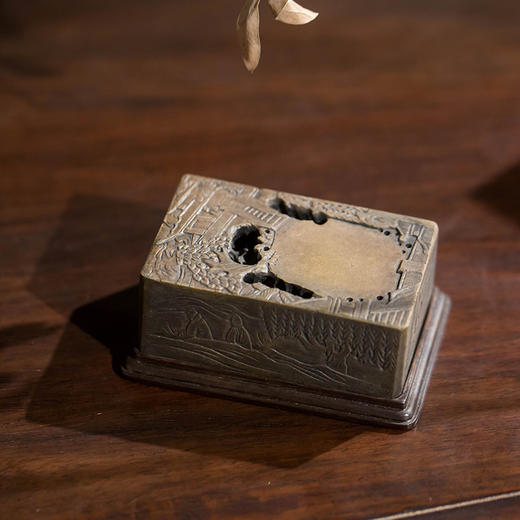 清代 满工山水楼阁人物随身砚台（红木座） 商品图3