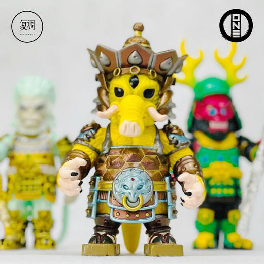 现货 壹工坊 極不象 ULTRA TRINITY 黄色 搪胶 摆件 潮玩 商品图0