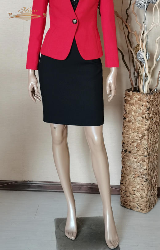 YIQU丨“白领”半节裙（神秘黑） 商品图0