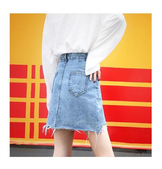 新款潮流牛仔裙，A字裙女中长款！高腰包臀设计，不规则的半身裙子，即优雅又时尚，百搭夏日造型，一件就够！搭配你喜欢的上衣，随心所欲的时尚搭配，穿出你独特的风格！ 商品图5