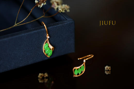 18K玫瑰金和田玉（碧玉）镶钻耳饰--卷珠帘 4*7mm/苹果绿/总长37mm 商品图2