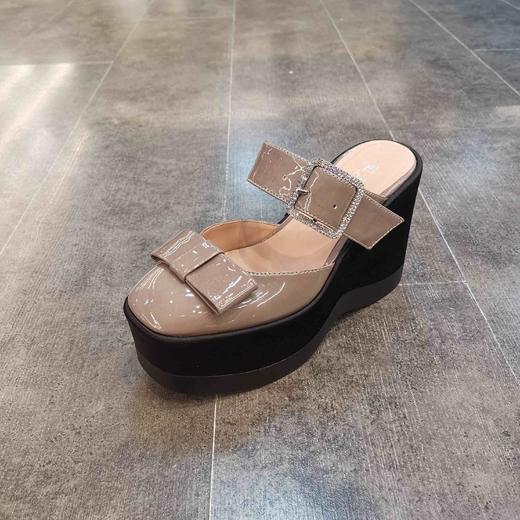 LFGJ 9602 设计师款松糕厚底漆皮拖鞋后空女凉鞋 商品图0